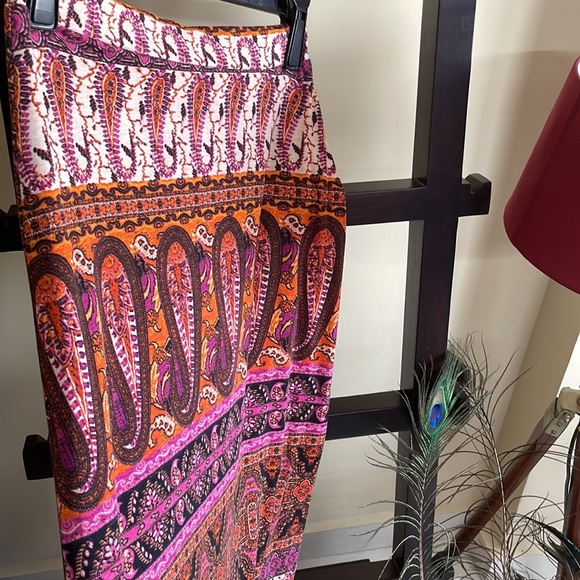 Beautiful Mandee long skirt, Size M - Picture 6 of 6